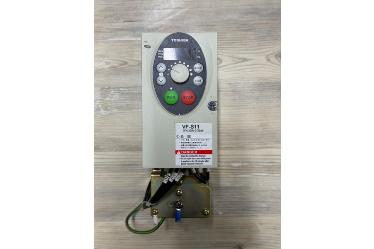TOSHİBA VF-S11 3PH-200V-0.75KW
