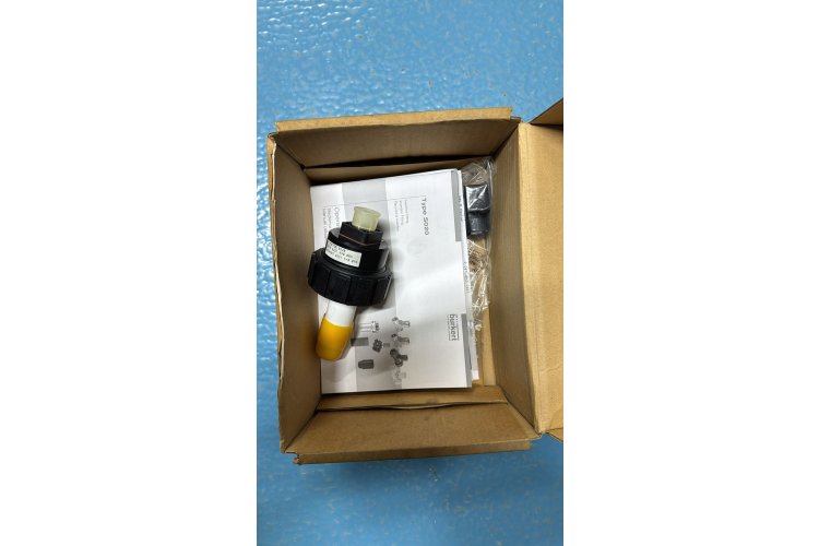 8220-FKM-PVDF BURKERT