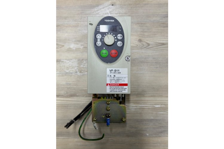 TOSHİBA VF-S11 3PH-200V-0.4KW