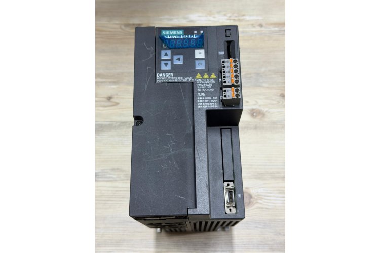 SİEMENS 6SL3210-5DE17-8UA0