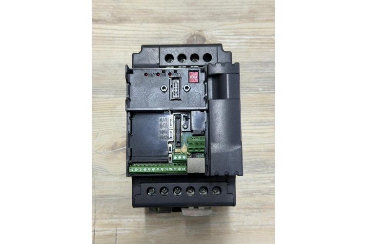 SCHNEİDER VFD022E43A