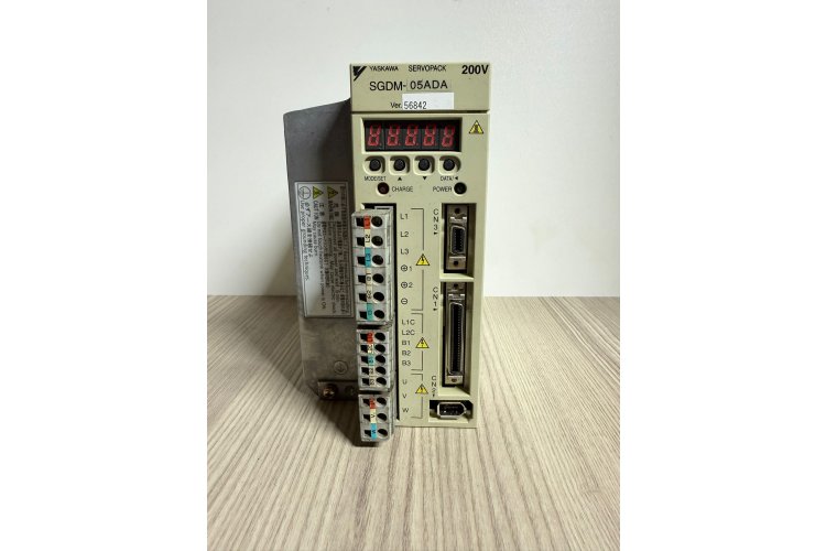 YASKAWA SGDM-05ADA